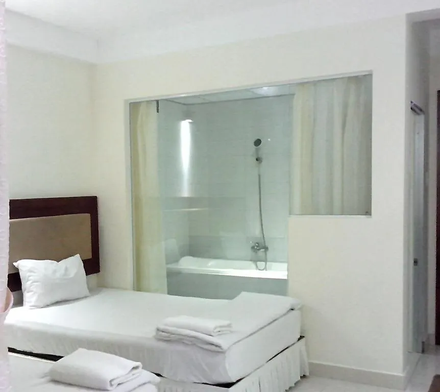 Son And Daughter Guesthouse 芽庄 0*,  越南